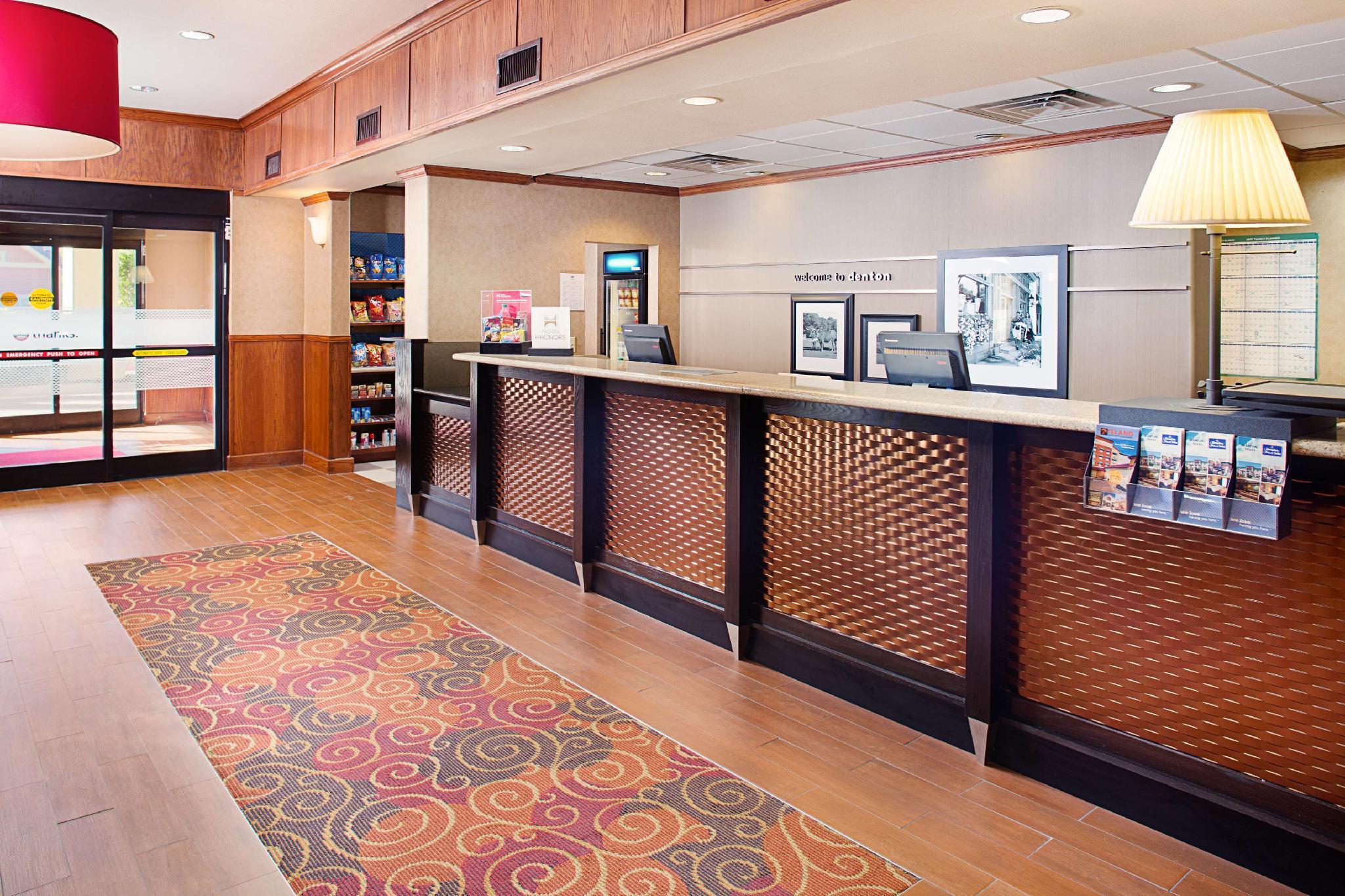 Hampton Inn & Suites Дентон Экстерьер фото