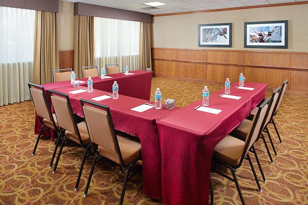 Hampton Inn & Suites Дентон Экстерьер фото