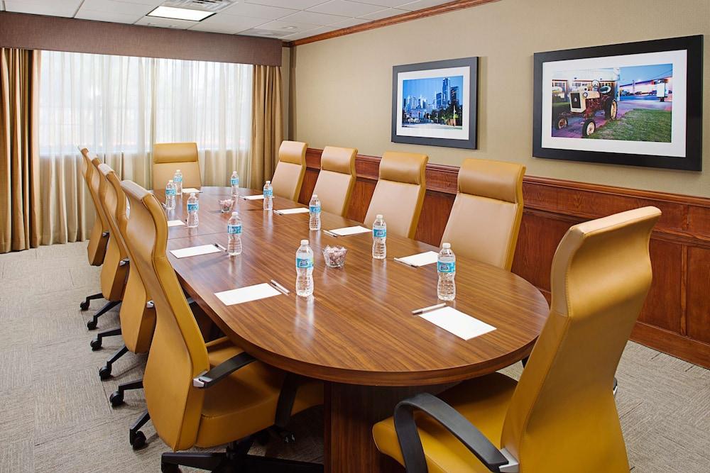 Hampton Inn & Suites Дентон Экстерьер фото