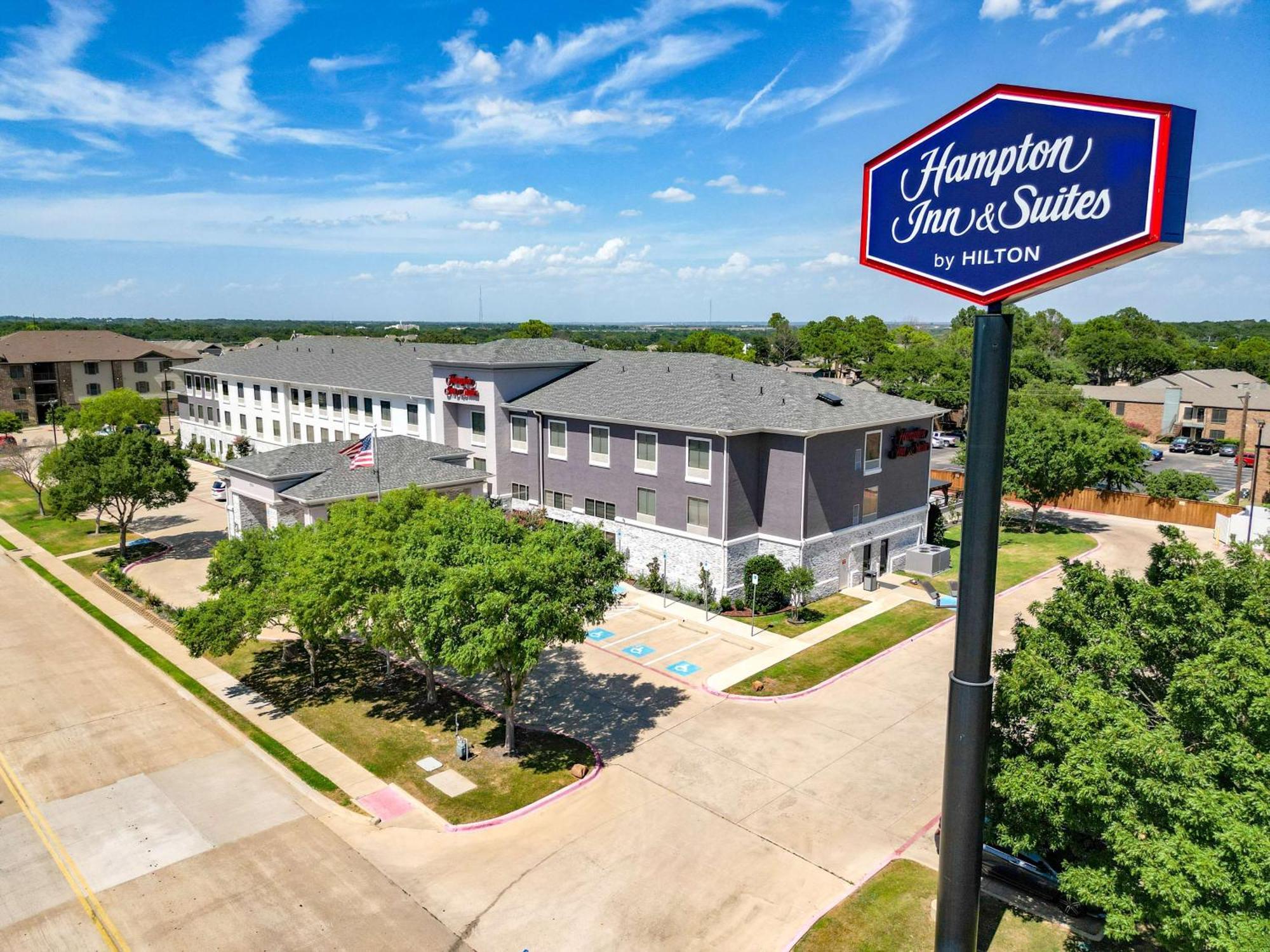 Hampton Inn & Suites Дентон Экстерьер фото