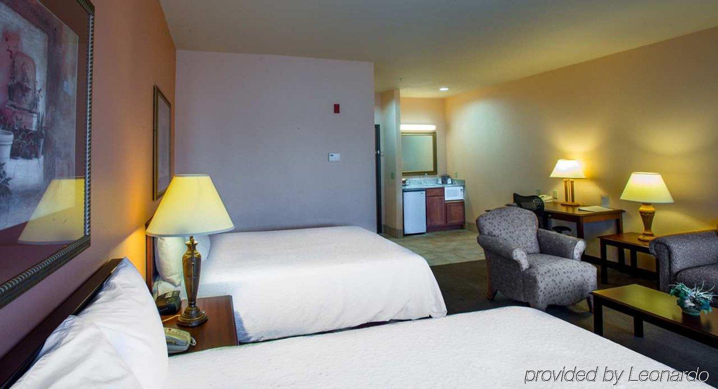 Hampton Inn & Suites Дентон Экстерьер фото
