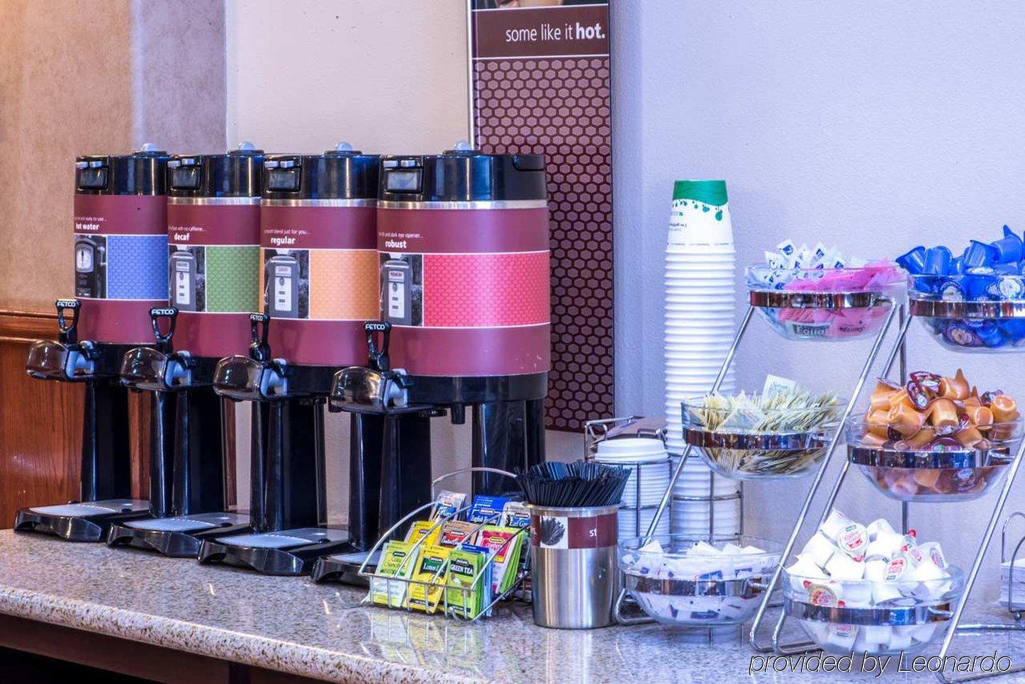 Hampton Inn & Suites Дентон Экстерьер фото