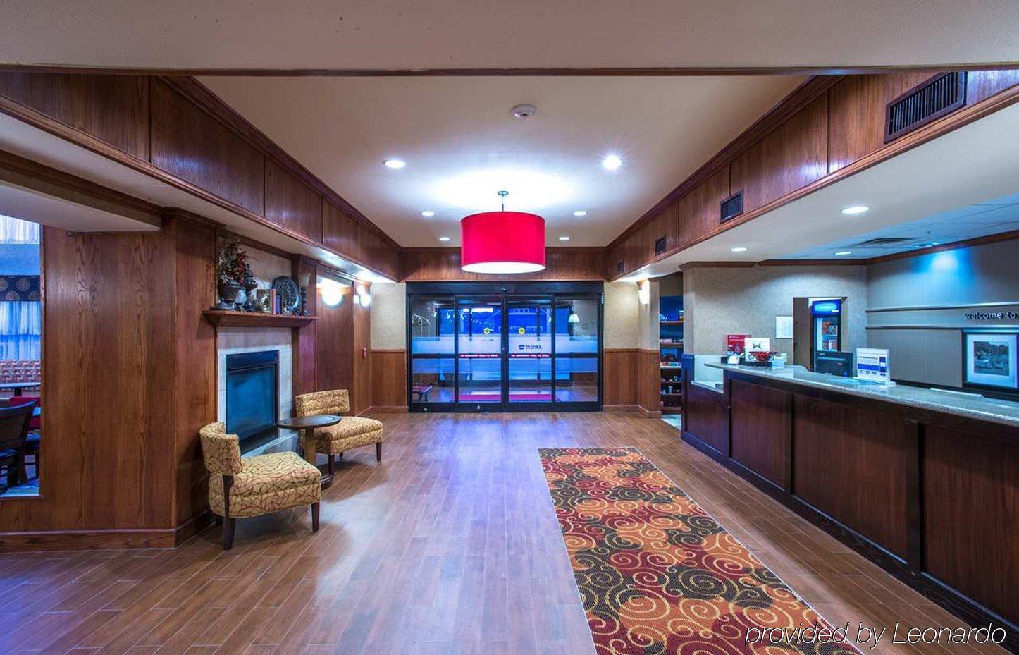 Hampton Inn & Suites Дентон Экстерьер фото